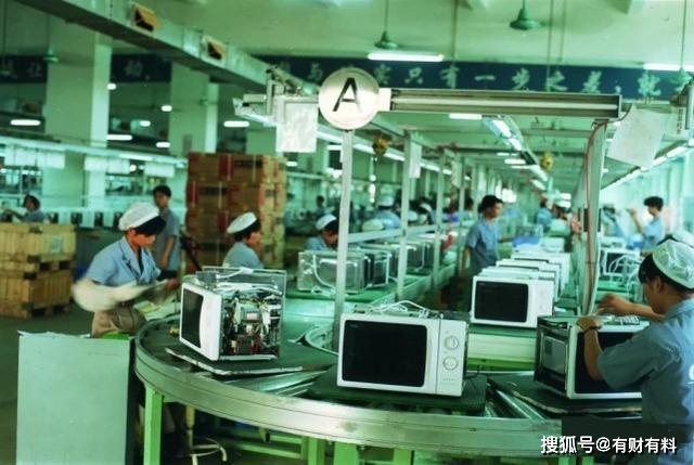 40 năm sống mông lung, không định hướng, 41 tuổi khởi nghiệp, trở thành ‘ông hoàng lò vi sóng’ nổi tiếng toàn thế giới: Mỗi ngày làm 16 tiếng ‘bù’ thời gian nhởn nhơ trước kia!- Ảnh 2. 40 năm sống mông lung, không định hướng, 41 tuổi khởi nghiệp, trở thành ‘ông hoàng lò vi sóng’ nổi tiếng toàn thế giới: Mỗi ngày làm 16 tiếng ‘bù’ thời gian nhởn nhơ trước kia!- Ảnh 2.